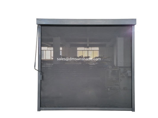 Màn cuốn chống gió, có tay quay, ngoài trời, gắn trên bệ cửa sổ